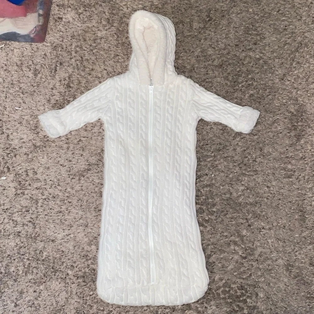 Old Navy winter/snow suit for baby Size 6-12 months.